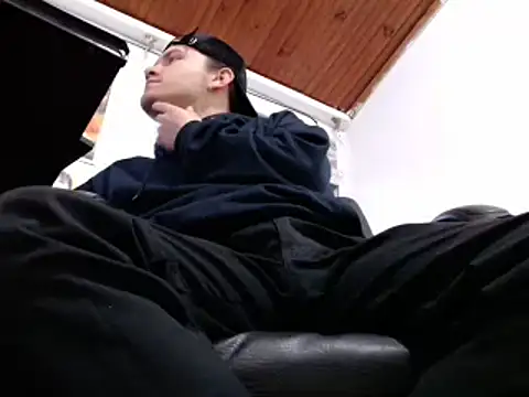 Snapshot of YowngDom chatting on December 2024 10:48:01 PM YowngDom online show from December 2024 10:48:01 PM