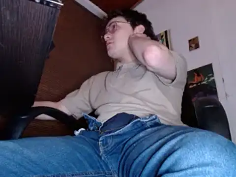 Snapshot of YowngDom chatting on December 2025 12:16:01 AM YowngDom online show from December 2025 12:16:01 AM