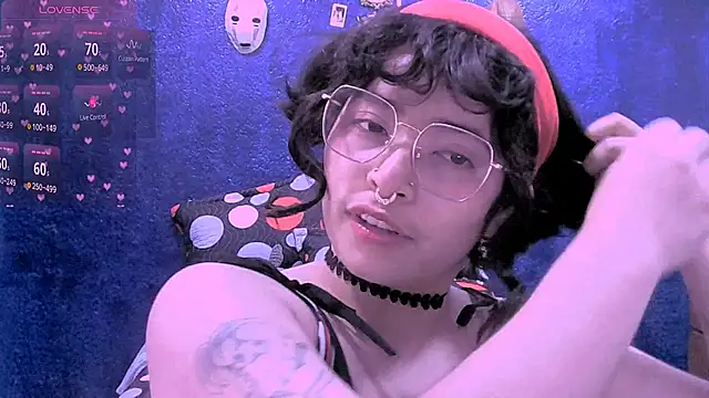 Snapshot of NinaYellow chatting on April 2026 12:55:01 PM NinaYellow online show from April 2026 12:55:01 PM