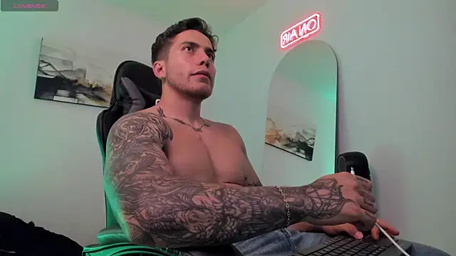 Snapshot of LucianSinclair chatting on January 2025 11:35:02 PM LucianSinclair online show from January 2025 11:35:02 PM