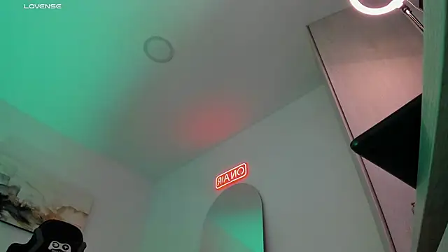 Snapshot of LucianSinclair chatting on February 2025 04:06:01 AM LucianSinclair online show from February 2025 04:06:01 AM