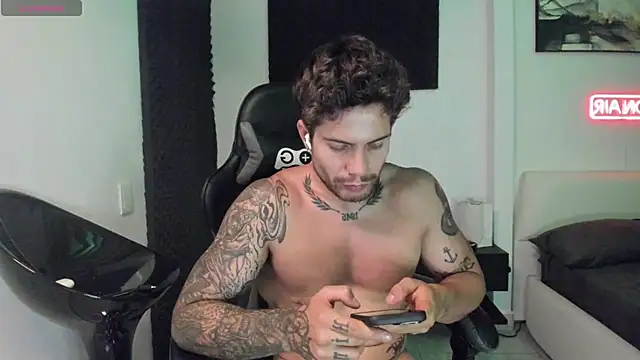 LucianSinclair online show from December 2025 04:07:01 AM