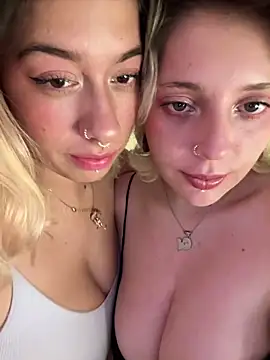 Snapshot of Enyeld_ruru chatting on January 2025 06:20:01 PM Enyeld ruru online show from January 2025 06:20:01 PM