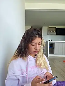 Snapshot of Enyeld_ruru chatting on November 2025 04:29:01 PM Enyeld ruru online show from November 2025 04:29:01 PM