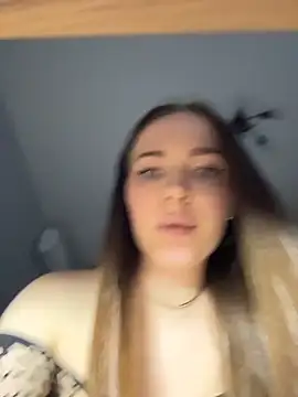 -SweetDi- online show from April 2026 07:31:02 PM