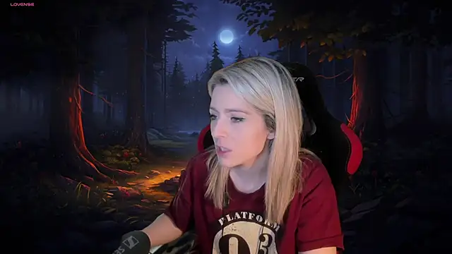 Snapshot of Lisaonthemoon chatting on December 2024 07:28:01 PM Lisaonthemoon online show from December 2024 07:28:01 PM