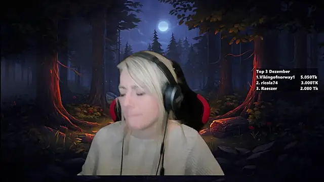 Snapshot of Lisaonthemoon chatting on December 2024 10:06:01 PM Lisaonthemoon online show from December 2024 10:06:01 PM