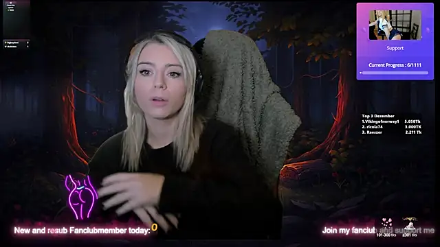 Snapshot of Lisaonthemoon chatting on December 2024 10:15:02 PM Lisaonthemoon online show from December 2024 10:15:02 PM