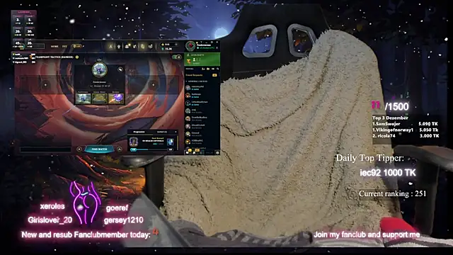 Snapshot of Lisaonthemoon chatting on December 2024 02:23:01 AM Lisaonthemoon online show from December 2024 02:23:01 AM