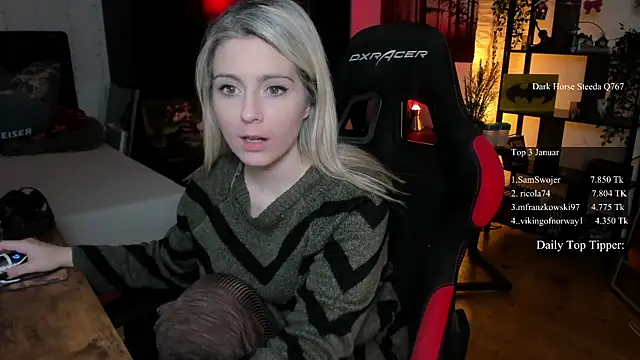 Snapshot of Lisaonthemoon chatting on January 2025 07:15:01 PM Lisaonthemoon online show from January 2025 07:15:01 PM