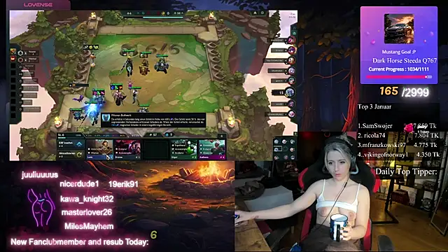 Snapshot of Lisaonthemoon chatting on January 2025 10:19:01 PM Lisaonthemoon online show from January 2025 10:19:01 PM