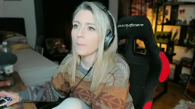 Snapshot of Lisaonthemoon chatting on February 2025 07:13:01 PM Lisaonthemoon online show from February 2025 07:13:01 PM