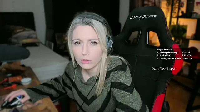 Snapshot of Lisaonthemoon chatting on February 2025 07:21:01 PM Lisaonthemoon online show from February 2025 07:21:01 PM