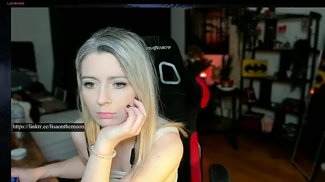 Snapshot of Lisaonthemoon chatting on March 2025 04:38:02 PM Lisaonthemoon online show from March 2025 04:38:02 PM