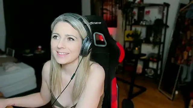 Snapshot of Lisaonthemoon chatting on March 2025 07:59:02 PM Lisaonthemoon online show from March 2025 07:59:02 PM