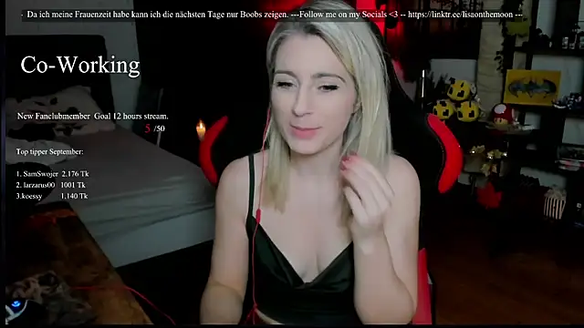 Snapshot of Lisaonthemoon chatting on September 2025 06:19:01 PM Lisaonthemoon online show from September 2025 06:19:01 PM