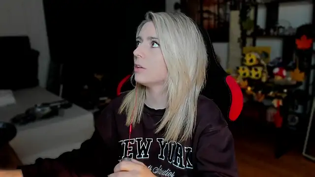 Snapshot of Lisaonthemoon chatting on September 2025 04:54:01 PM Lisaonthemoon online show from September 2025 04:54:01 PM