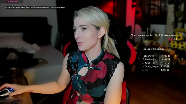 Snapshot of Lisaonthemoon chatting on September 2025 07:08:01 PM Lisaonthemoon online show from September 2025 07:08:01 PM