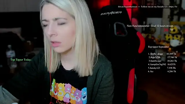 Snapshot of Lisaonthemoon chatting on October 2025 07:20:02 PM Lisaonthemoon online show from October 2025 07:20:02 PM