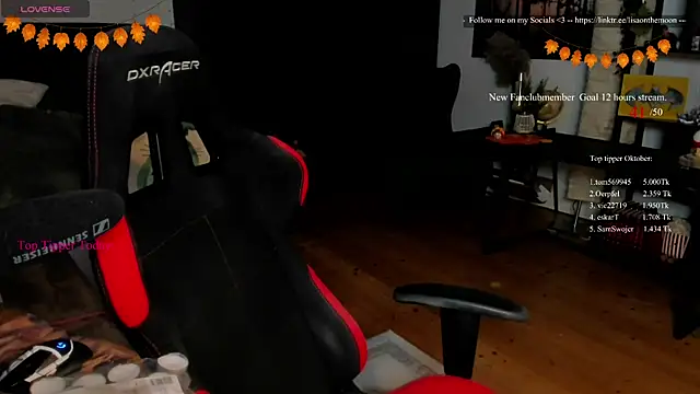 Snapshot of Lisaonthemoon chatting on October 2025 05:58:02 PM Lisaonthemoon online show from October 2025 05:58:02 PM