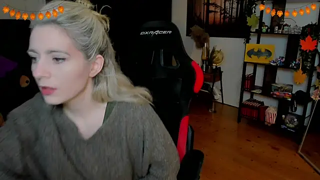 Snapshot of Lisaonthemoon chatting on October 2025 08:43:02 PM Lisaonthemoon online show from October 2025 08:43:02 PM