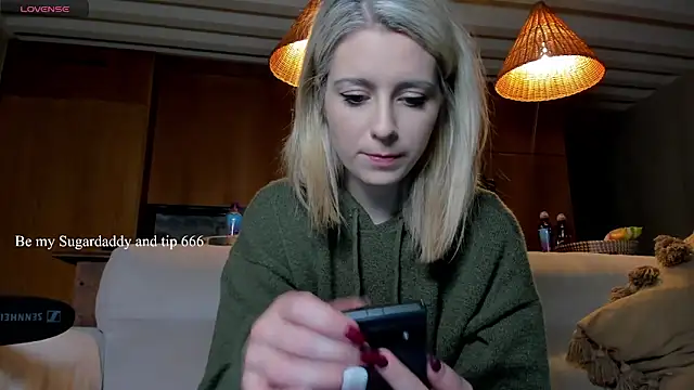 Snapshot of Lisaonthemoon chatting on November 2025 05:35:01 PM Lisaonthemoon online show from November 2025 05:35:01 PM