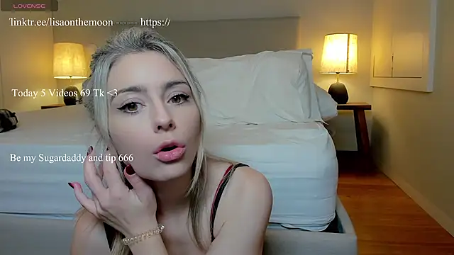 Snapshot of Lisaonthemoon chatting on November 2025 04:06:01 PM Lisaonthemoon online show from November 2025 04:06:01 PM