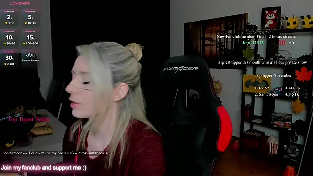 Snapshot of Lisaonthemoon chatting on November 2025 07:04:02 PM Lisaonthemoon online show from November 2025 07:04:02 PM