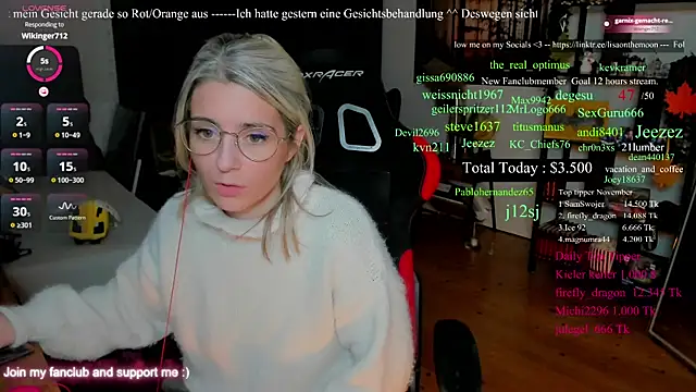 Snapshot of Lisaonthemoon chatting on November 2025 02:48:02 AM Lisaonthemoon online show from November 2025 02:48:02 AM