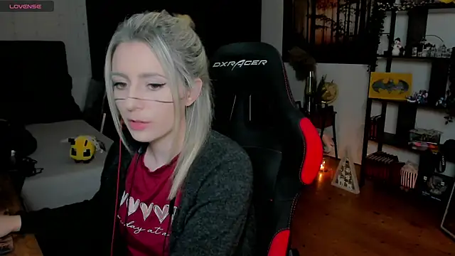 Snapshot of Lisaonthemoon chatting on November 2025 08:24:02 PM Lisaonthemoon online show from November 2025 08:24:02 PM