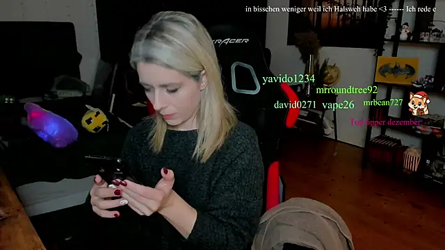 Snapshot of Lisaonthemoon chatting on December 2025 06:34:01 PM Lisaonthemoon online show from December 2025 06:34:01 PM