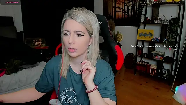 Snapshot of Lisaonthemoon chatting on March 2026 06:47:01 PM Lisaonthemoon online show from March 2026 06:47:01 PM