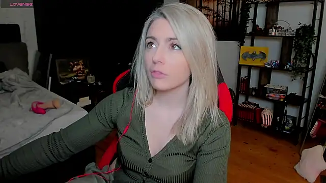 Snapshot of Lisaonthemoon chatting on March 2026 05:41:02 PM Lisaonthemoon online show from March 2026 05:41:02 PM