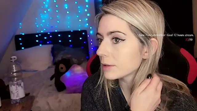 Snapshot of Lisaonthemoon chatting on March 2026 05:39:01 PM Lisaonthemoon online show from March 2026 05:39:01 PM