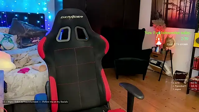 Snapshot of Lisaonthemoon chatting on April 2026 01:37:02 PM Lisaonthemoon online show from April 2026 01:37:02 PM