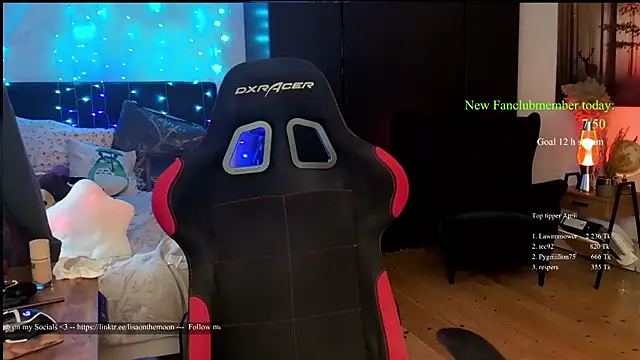 Snapshot of Lisaonthemoon chatting on April 2026 02:44:01 PM Lisaonthemoon online show from April 2026 02:44:01 PM