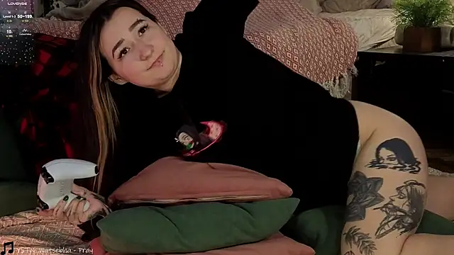 Snapshot of Megan__Hart chatting on December 2024 01:58:01 AM Megan  Hart online show from December 2024 01:58:01 AM