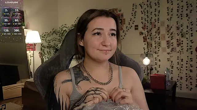 Snapshot of Megan__Hart chatting on January 2025 01:04:01 AM Megan  Hart online show from January 2025 01:04:01 AM