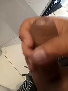 Snapshot of dredre1069 chatting on January 2025 02:00:02 PM dredre1069 online show from January 2025 02:00:02 PM