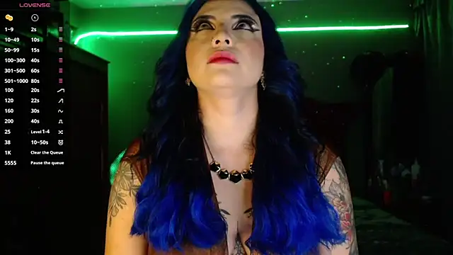 Snapshot of black_wiidow chatting on December 2024 06:00:02 AM black wiidow online show from December 2024 06:00:02 AM