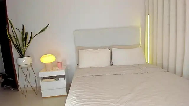 Snapshot of AndreaMartini chatting on April 2026 11:35:02 PM AndreaMartini online show from April 2026 11:35:02 PM