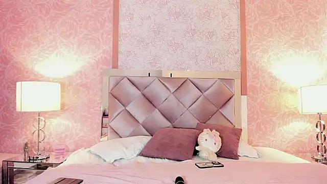 Lezy  online show from October 2025 07:37:01 PM