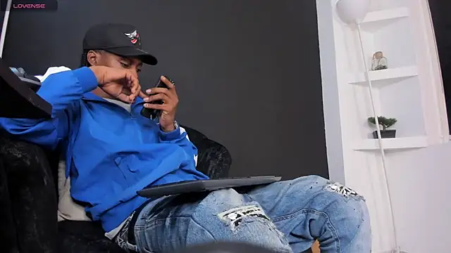 Snapshot of BRYXXXON1 chatting on January 2025 03:54:01 AM BRYXXXON1 online show from January 2025 03:54:01 AM