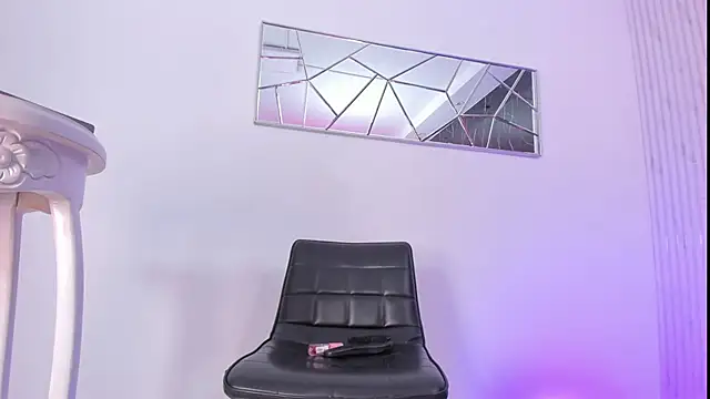 Snapshot of Mell_Saenz chatting on October 2025 10:04:02 PM Mell Saenz online show from October 2025 10:04:02 PM