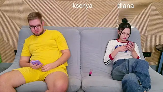 Ksenny online show from October 2025 11:18:02 AM