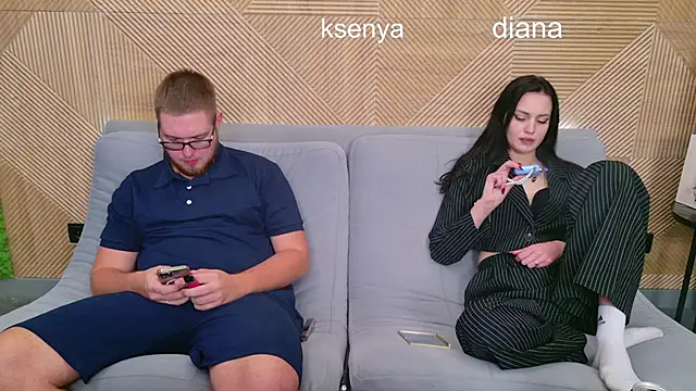 Ksenny online show from October 2025 05:39:01 PM