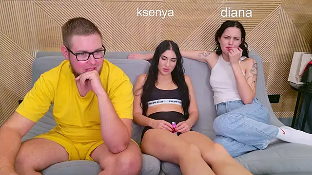 Ksenny online show from October 2025 08:00:02 PM