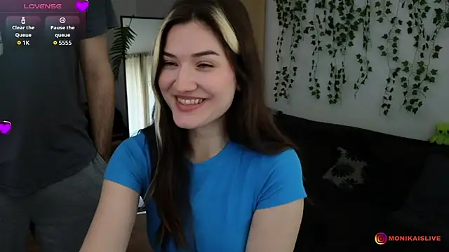 Snapshot of monikavenom chatting on April 2026 08:57:01 AM monikavenom online show from April 2026 08:57:01 AM