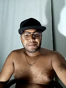 Snapshot of dave_banks chatting on January 2025 06:25:02 AM dave banks online show from January 2025 06:25:02 AM