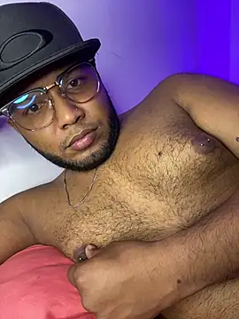 Snapshot of dave_banks chatting on March 2025 02:57:02 AM dave banks online show from March 2025 02:57:02 AM